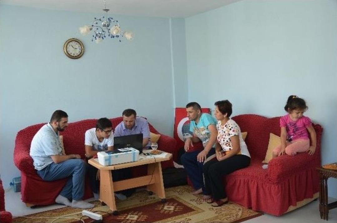 G&ouml;rme Engelli Gencin Bilgisayar Mutluluğu