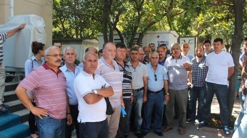 Tekirdağ&rsquo;da 65 Minib&uuml;s Şof&ouml;r&uuml; B&uuml;y&uuml;kşehir Belediyesini Alkışlayarak Protesto Etti