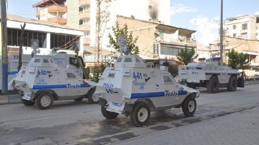 Suru&ccedil;'taki Patlamada &Ouml;len &Ouml;ğretmen Y&uuml;ksekova'da Toprağa Verildi (2)