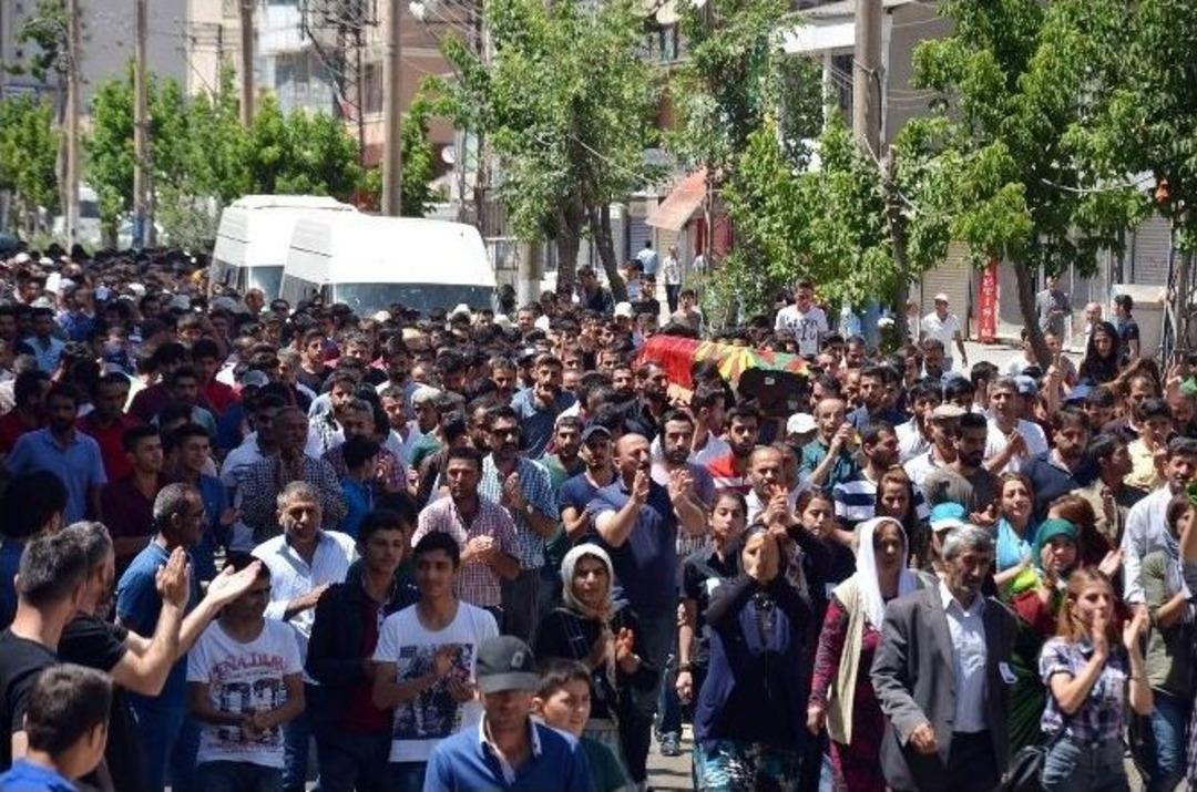 Suru&ccedil;&rsquo;taki Patlamada &Ouml;len S&uuml;leyman &Ouml;ğretmen Defnedildi