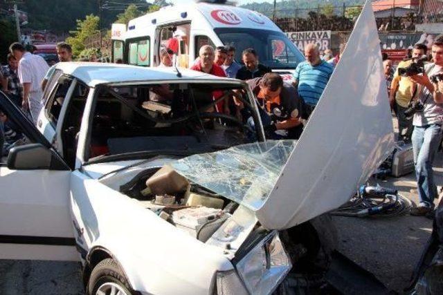 Zonguldak'ta 2 Otomobil Çarpıştı: 6 Yaralı