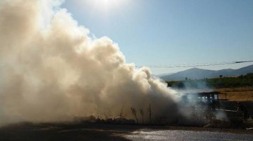 Devrildikten Sonra Yanan Kamyon K&uuml;le D&ouml;nd&uuml;