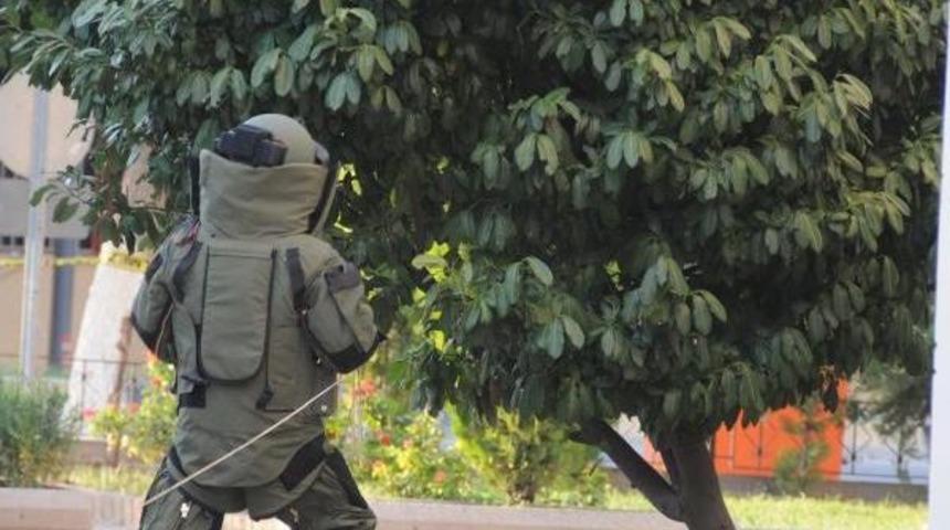 Gaziantep Valiliği Bah&ccedil;esindeki Ağaca Bırakılan Torba Bomba Paniği Yaşattı