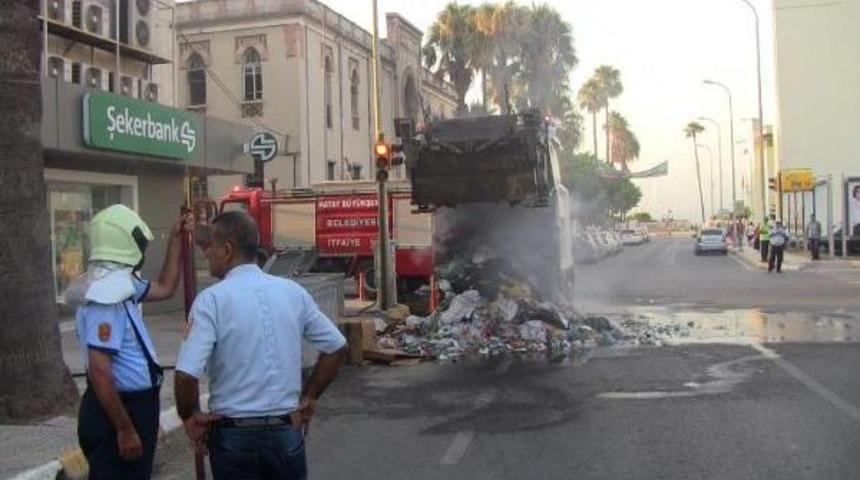 Ak Parti İl&ccedil;e Binası &Ouml;n&uuml;ndeki Patlama Paniğe Neden Oldu