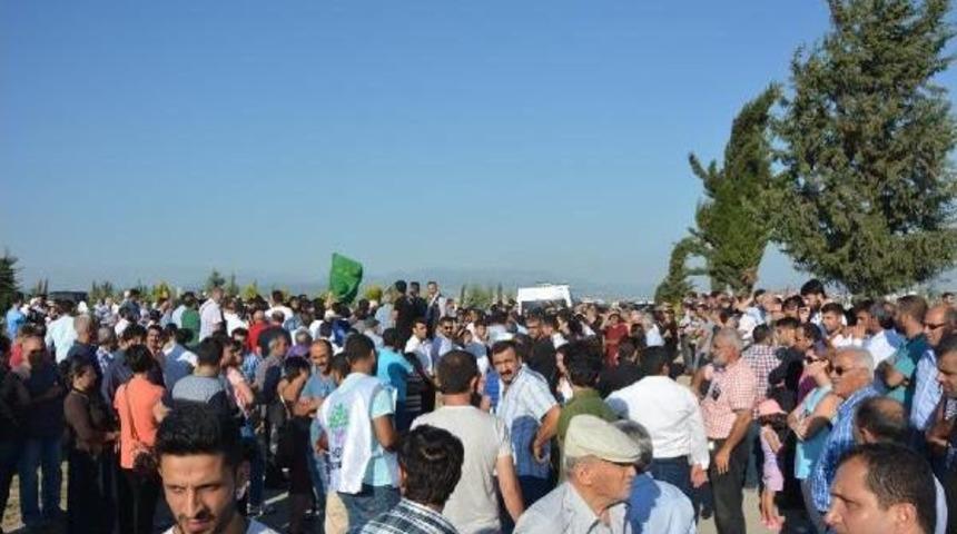 Suru&ccedil;'ta Patlamada &Ouml;len Ferdane Kılı&ccedil; Ile Oğlu Nartan I&ccedil;in Bursa'da H&uuml;z&uuml;nl&uuml; T&ouml;ren (3)