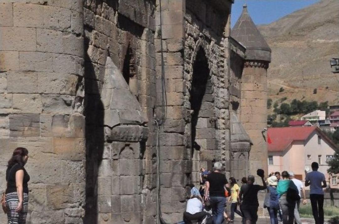 Bitlis&rsquo;te Vakıf Eserleri Onarılıyor