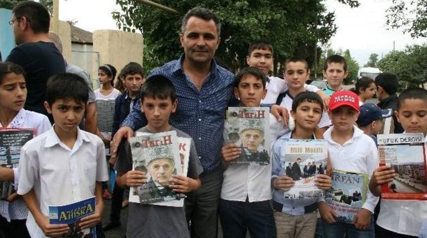 Yavuzaslan Ve Paşayeva&rsquo;dan Azerbaycanlı &Ouml;ğrencilerle Kitap Hediyesi