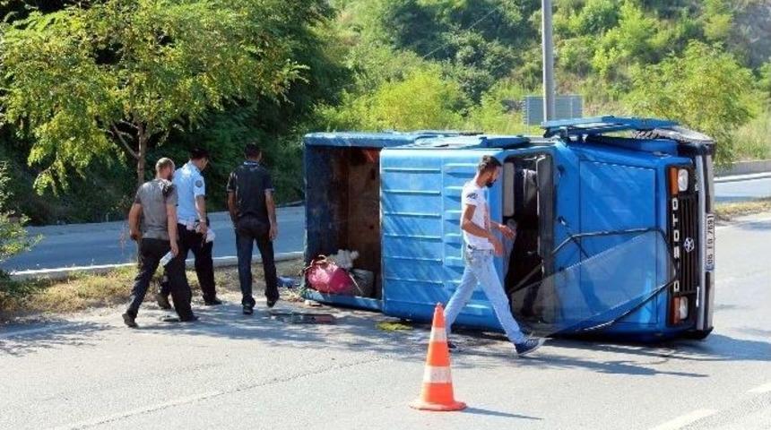 Zonguldak’ta Kamyonet Devrildi: 1 Yaralı