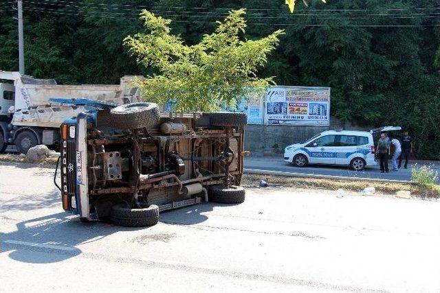 Zonguldak’ta Kamyonet Devrildi: 1 Yaralı