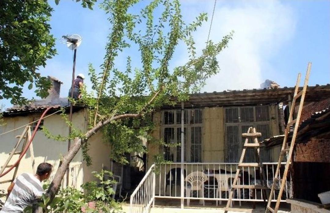 Bah&ccedil;eyi Temizlemek İsterken Evini Yaktı