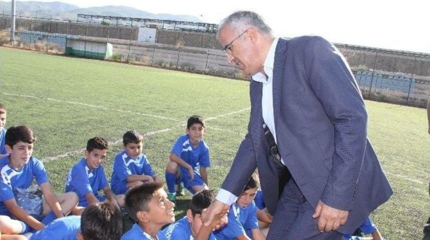 7. Geleneksel Yaz Futbol Okulu A&ccedil;ıldı