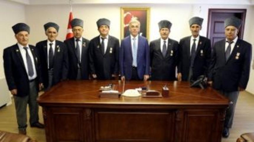 Kıbrıs Gazileri Vali Şeref Ataklı&rsquo;yı Ziyaret Etti