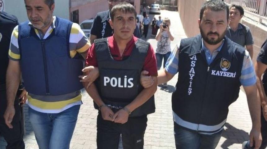 Kayseri’de Cinayet Zanlısı Sağlık Kontrolünden Geçirildi