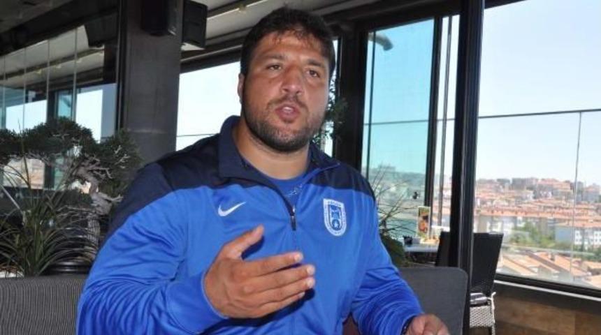 Başpehlivan Kara: K&uuml;rs&uuml; G&ouml;rmediğimde, G&uuml;reşi Bırakırım