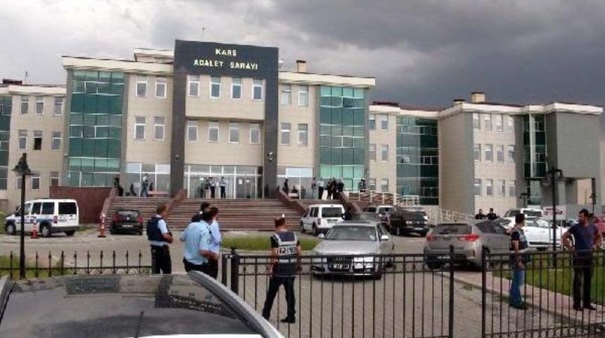 Adliye &Ouml;n&uuml;nde Kalaşnikof, Pompalı T&uuml;fek Ve Tabancalı Saldırı: 3 Yaralı, 12 G&ouml;zaltı