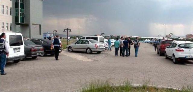 Adliye Önünde Kalaşnikof, Pompalı Tüfek Ve Tabancalı Saldırı: 3 Yaralı, 12 Gözaltı