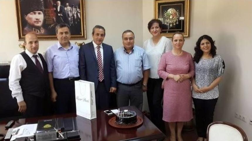 &Ouml;zel Kalem M&uuml;d&uuml;r&uuml; Mustafa Aşık&rsquo;a S&uuml;rpriz Doğum G&uuml;n&uuml;