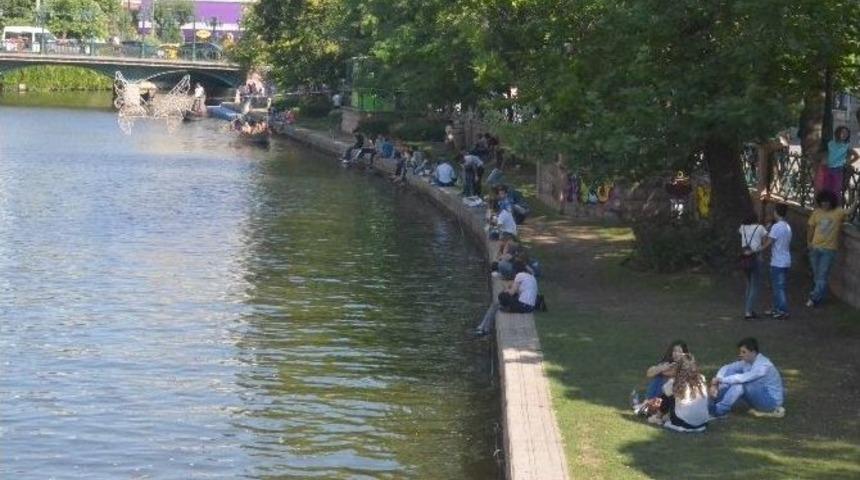 Vatandaşların Ferahlama Noktası Porsuk &Ccedil;ayı