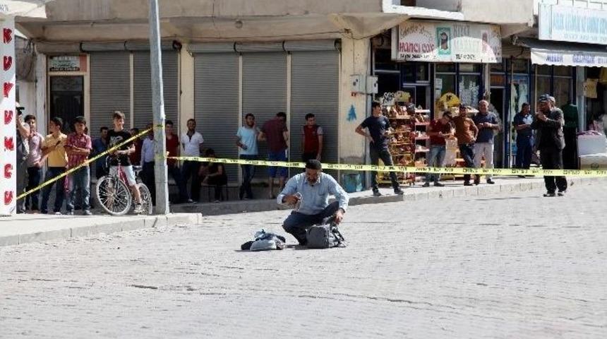 Ş&uuml;pheli &Ccedil;antadan Kıyafet &Ccedil;ıktı