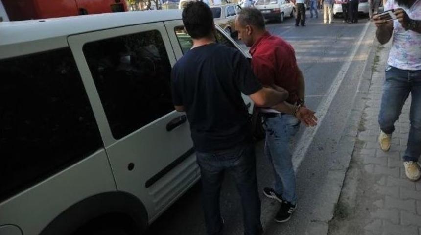 Bomba Y&uuml;kl&uuml; Olduğu İddia Edilen Ara&ccedil; Polisi Teyakkuza Ge&ccedil;irdi