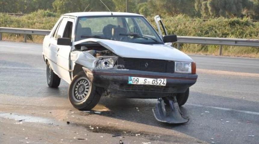 İki Otomobil &Ccedil;arpıştı: 7 Yaralı