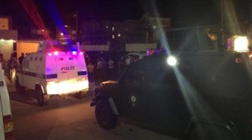 D&uuml;ğ&uuml;nde Akrabalar Arasında Silahlı Kavga: 2 Yaralı