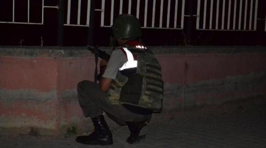 İntihar Girişiminde Bulunun Kişinin Silahını Arkadaşı Aldı