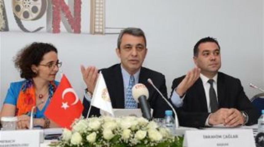 Business World "leans Toward An Akp-Chp Coalition"