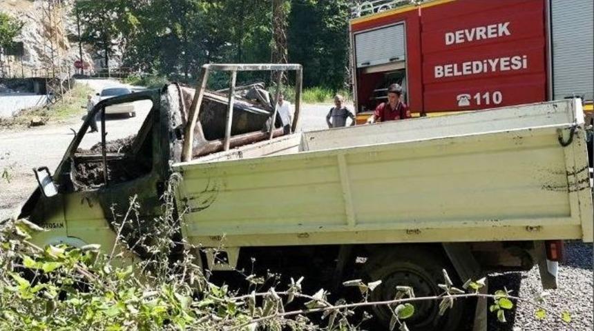 Elektrik Kontağından &Ccedil;ıkan Yangın Kamyoneti K&uuml;l Etti