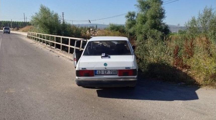 Otomobil K&ouml;pr&uuml;ye &Ccedil;arptı: 1 Yaralı