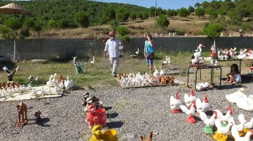Alçı Heykeller Sındırgılı Çiftçiye Gelir Oldu