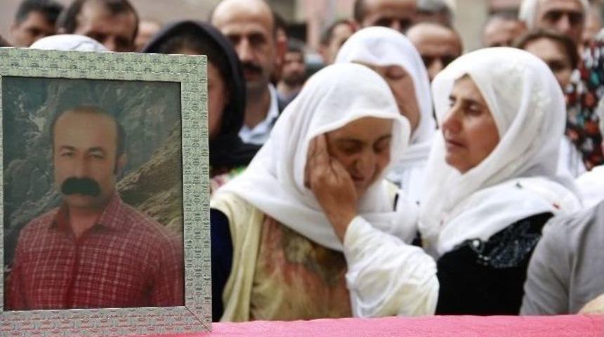 Hdp’li Belediye Meclis Üyesi Toprağa Verildi