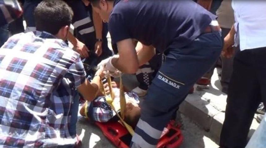 Kazada Yaralanan &Ccedil;ocuk H&uuml;ng&uuml;r H&uuml;ng&uuml;r Ağladı