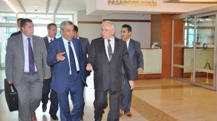 Milli Savunma Bakanı Vecdi G&ouml;n&uuml;l İstanbul'da