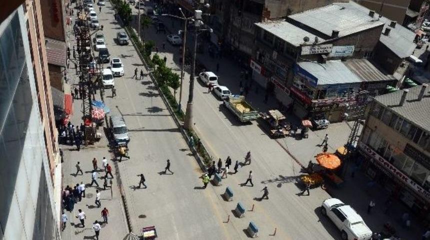 Yüksekova’da Kavga: 10 Yaralı