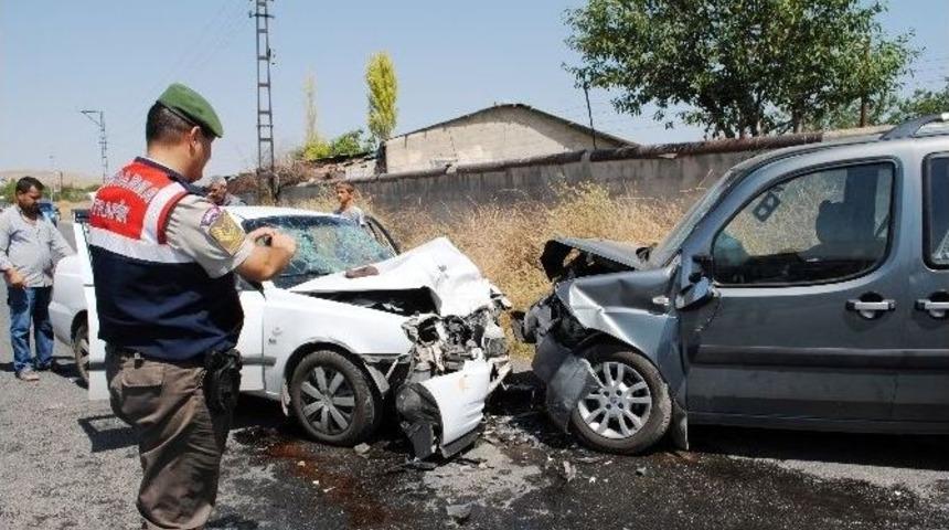 Elazığ&rsquo;da Trafik Kazası: Altı Yaralı