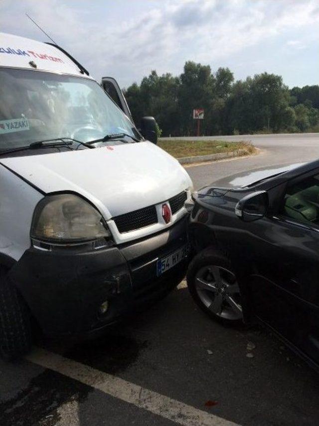 Sakarya’da Trafik Kazası: 2 Yaralı