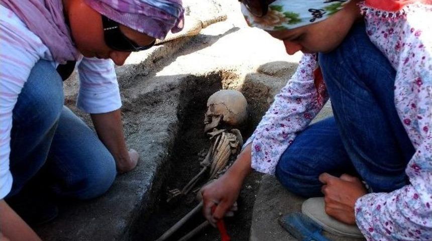 Oluz H&ouml;y&uuml;k&rsquo;te 8 Yılda Bin Eser Bulundu