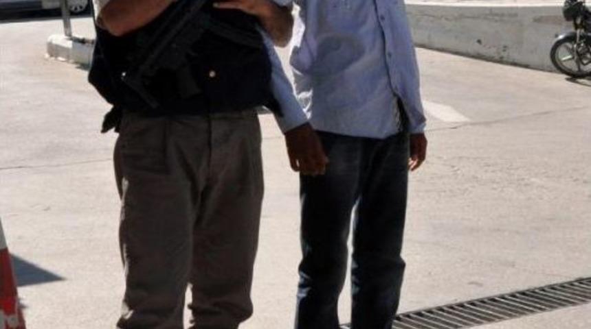 Tecav&uuml;z G&ouml;r&uuml;nt&uuml;lerini Telefonla &Ccedil;ekip K&uuml;&ccedil;&uuml;k Kıza Şantaj Yaptı