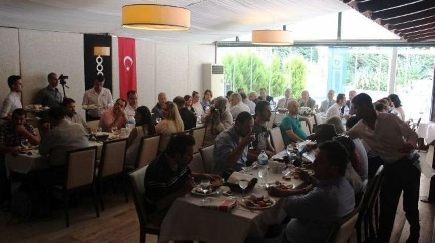 Tekirdağ B&uuml;y&uuml;kşehir Belediye Başkanı Kadir Albayrak, Basın Mensupları İle Bir Araya Geldi