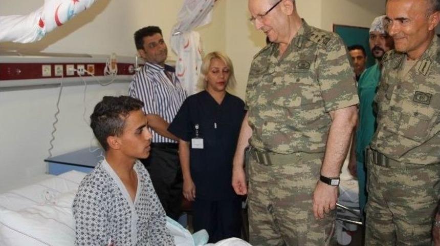 Ordu Komutanı Sınırda Yaralanan Askerleri Ziyaret Etti