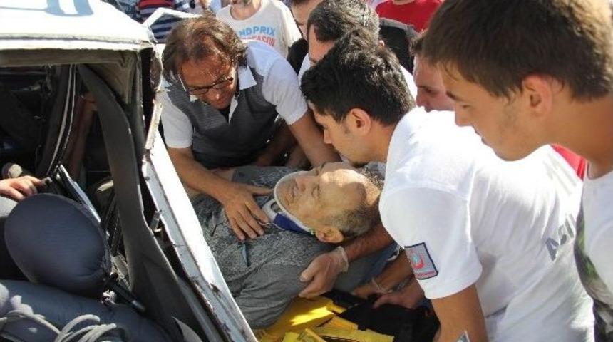 Kamyon İle Otomobil &Ccedil;arpıştı: 2 Yaralı