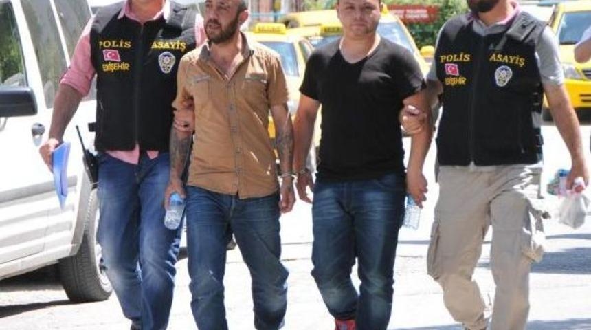 Esnafa Haraca Bağlayan 2 Kişi Yakalandı