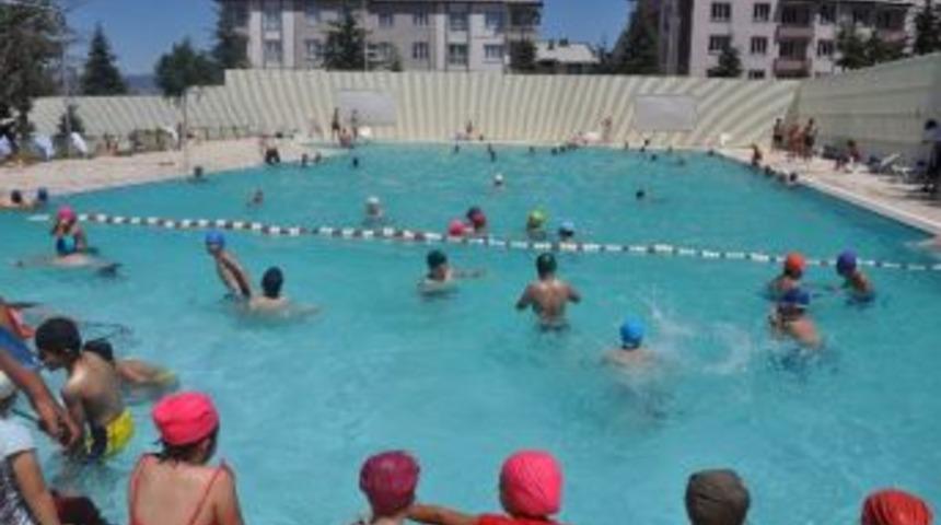 Seydişehir&rsquo;de Y&uuml;zme Havuzuna Yoğun İlgi