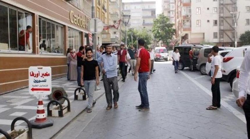 Şanlıurfa&rsquo;Da Esnaflar Elektrik Protestosunda Yol Kapattı