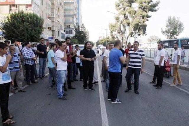 Şanlıurfa’Da Esnaflar Elektrik Protestosunda Yol Kapattı