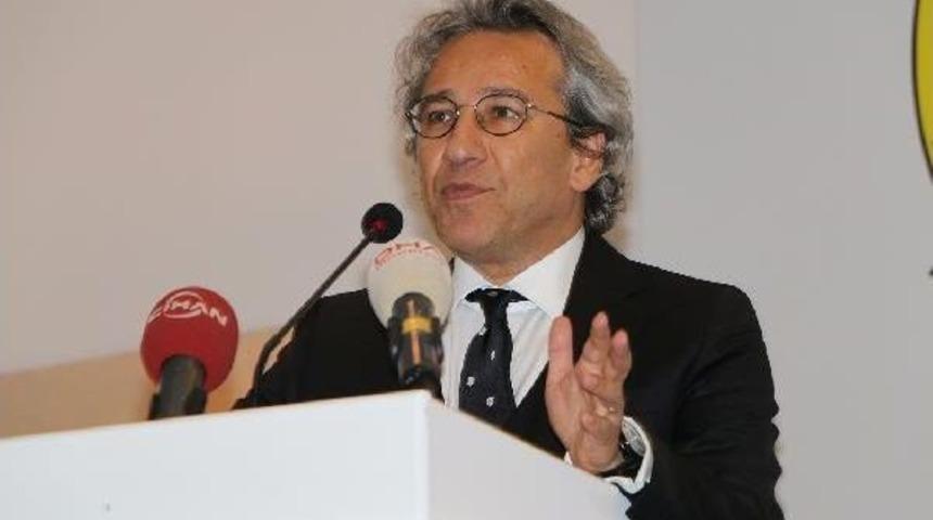 Basın &Ouml;zg&uuml;rl&uuml;ğ&uuml; &Ouml;d&uuml;l&uuml; Can D&uuml;ndar'a Verildi