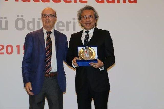 Basın Özgürlüğü Ödülü Can Dündar'a Verildi