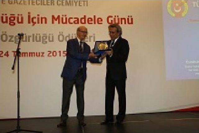 Basın Özgürlüğü Ödülü Can Dündar'a Verildi