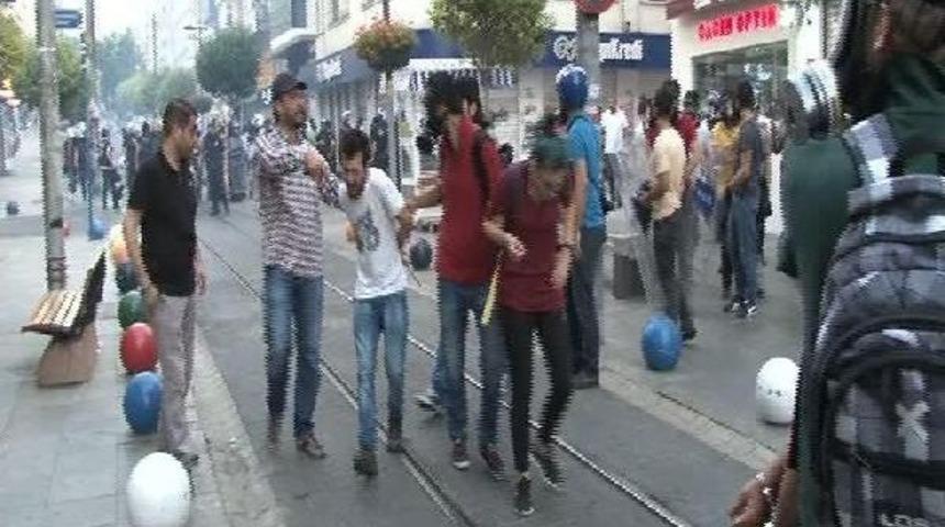 Kadık&ouml;y'de Eylemcilere Polis M&uuml;dahalesi